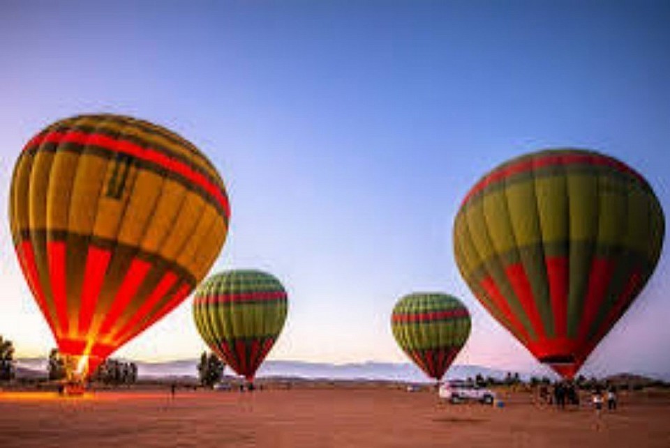 Our traditional hot air balloon flight is ideal for those visiting Marrakech looking to experience the thrill of a hot air balloon experience over the Berber villages and desert landscapes, along with the Marrakech palm grove at more affordable prices. During this classic hot air balloon flight, you will live an unforgettable experience as you enjoy the thrill of a hot air balloon ride in a region that is known as one of the most beautiful hot air balloon destinations in the world. Tourists will enjoy the thrill of flying over typical Berber villages and arid deserts and one of Morocco's stunning palm gardens. After each flight, a commemorative certificate is given to all our lovely participants. Program: We recommend a flight that takes place around sunrise. It is the best time to capture amazing photos of the palm groves, valleys and Berber villages, and other balloons flying in the sky. Sometimes the flight is delayed for a few minutes due to adverse weather.